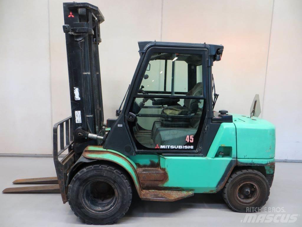 Mitsubishi FD45K 柴油卡車
