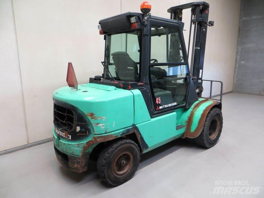 Mitsubishi FD45K 柴油卡車