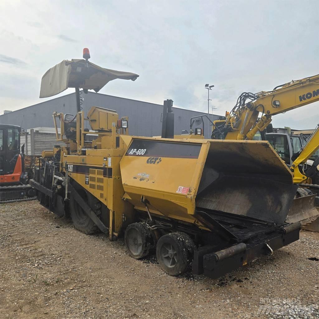 CAT AP 600 瀝青攤舖機/鋪路機