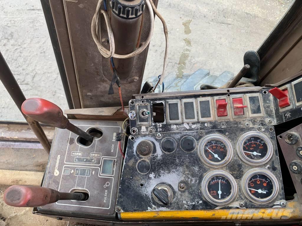 Volvo Champion 720 平土機