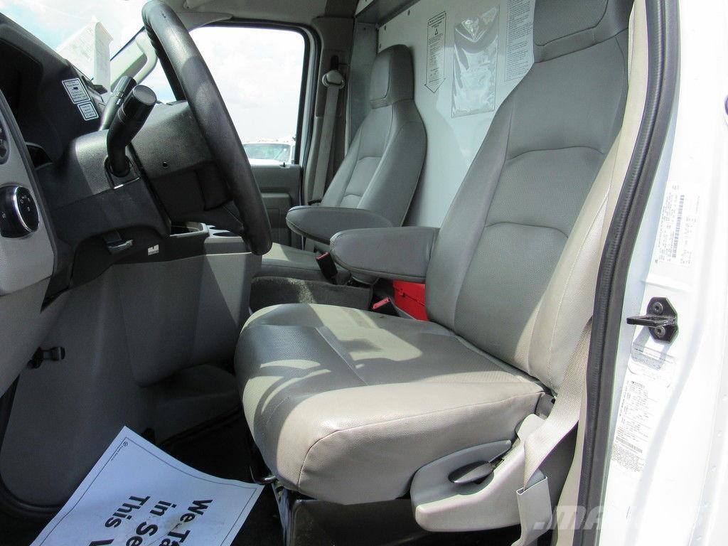 Ford E-350 貨箱式卡車