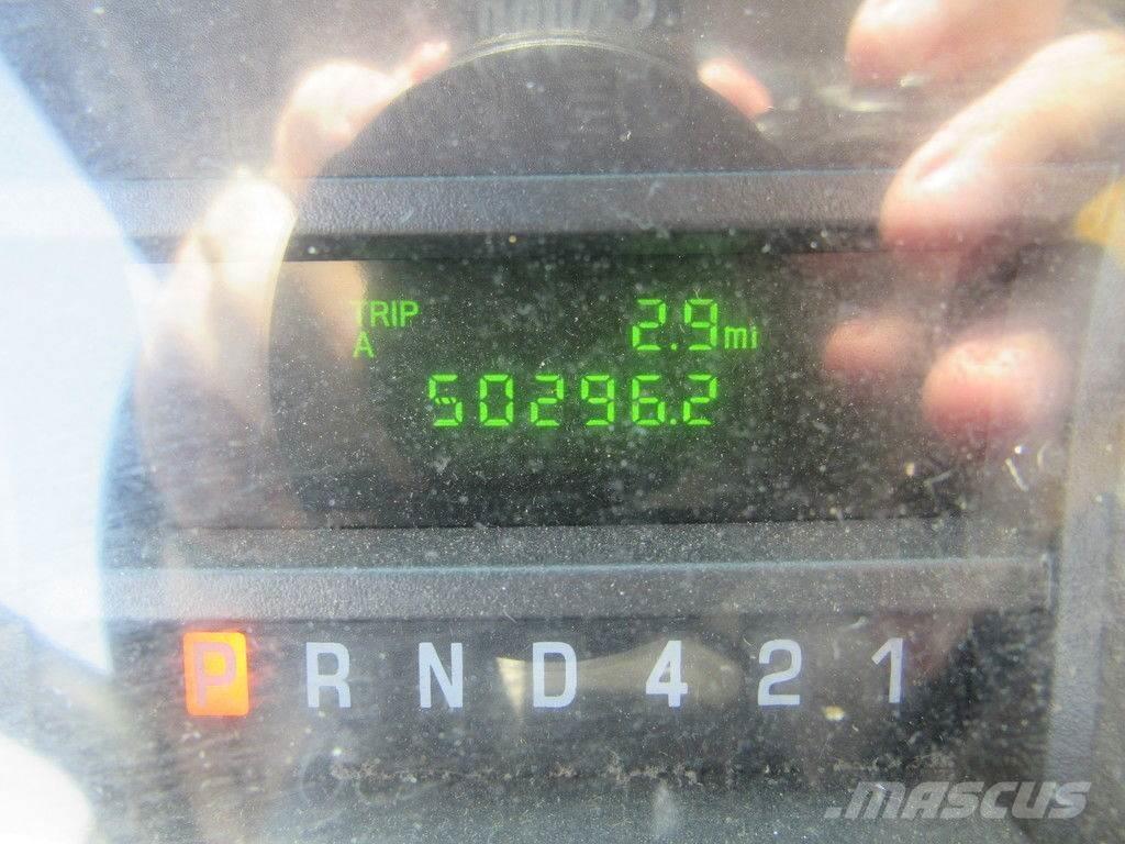 Ford E-450 貨箱式卡車