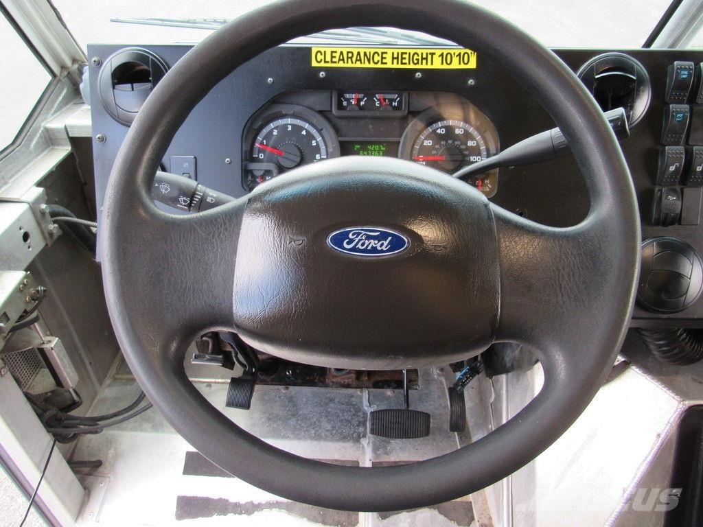 Ford E-450 貨箱式卡車