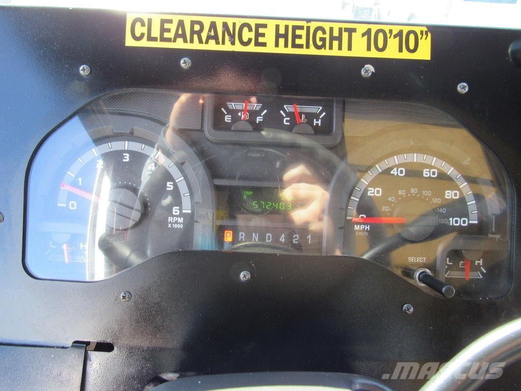 Ford E-450 貨箱式卡車