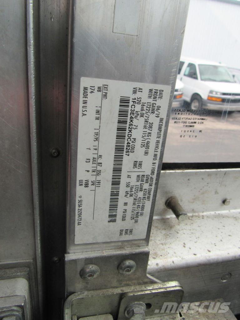 Ford E-450 貨箱式卡車
