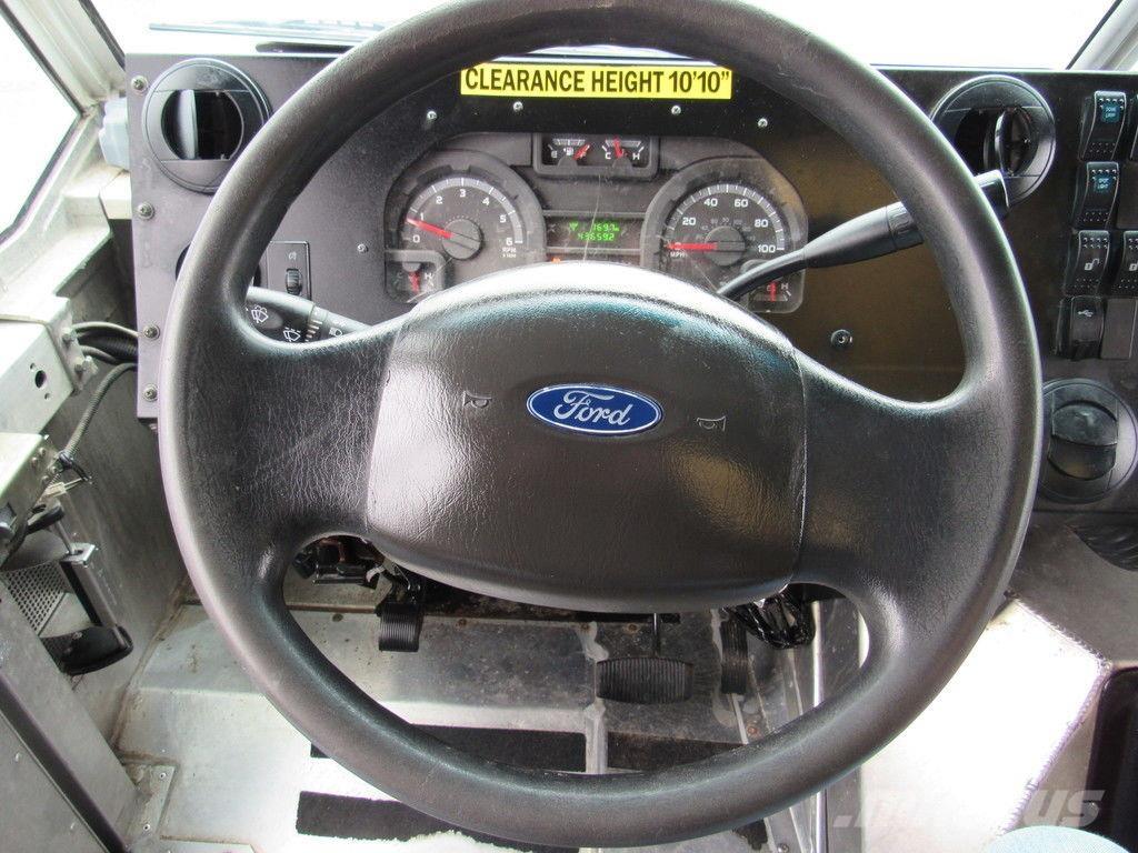 Ford E-450 貨箱式卡車