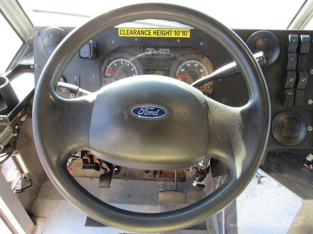 Ford E-450 貨箱式卡車