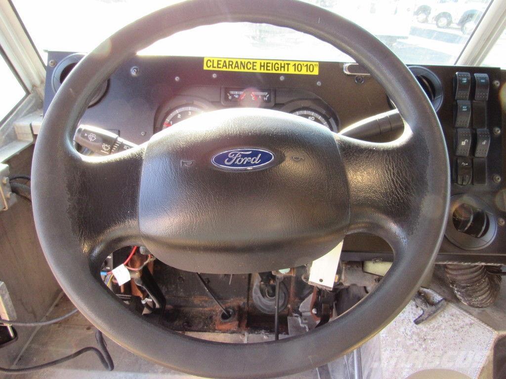 Ford E-450 貨箱式卡車