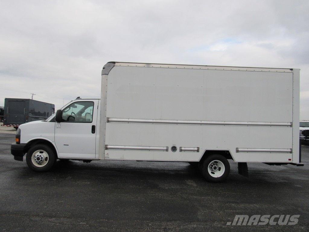 GMC Savana 3500 貨箱式卡車