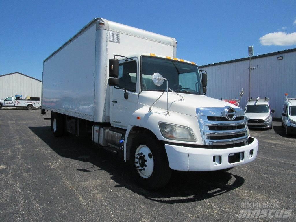Hino 338 貨箱式卡車