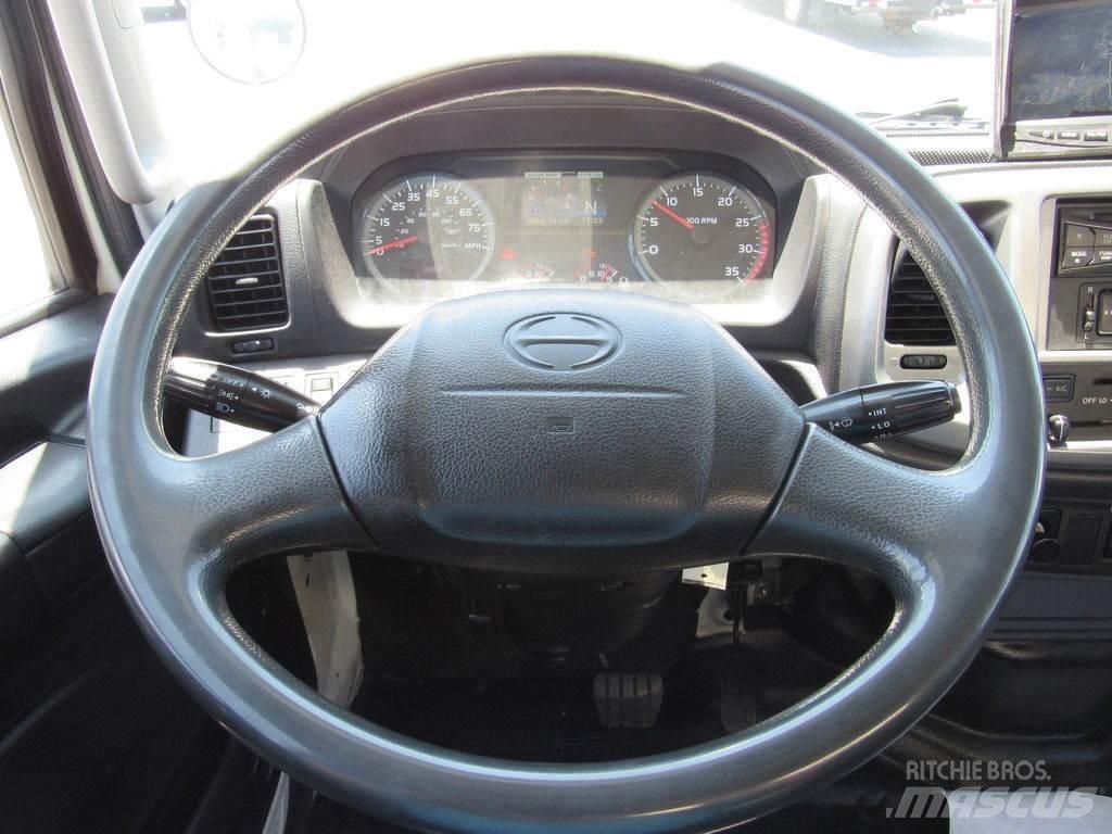 Hino 338 貨箱式卡車