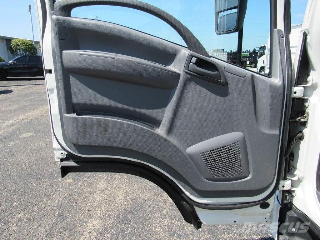 Isuzu NPR 貨箱式卡車