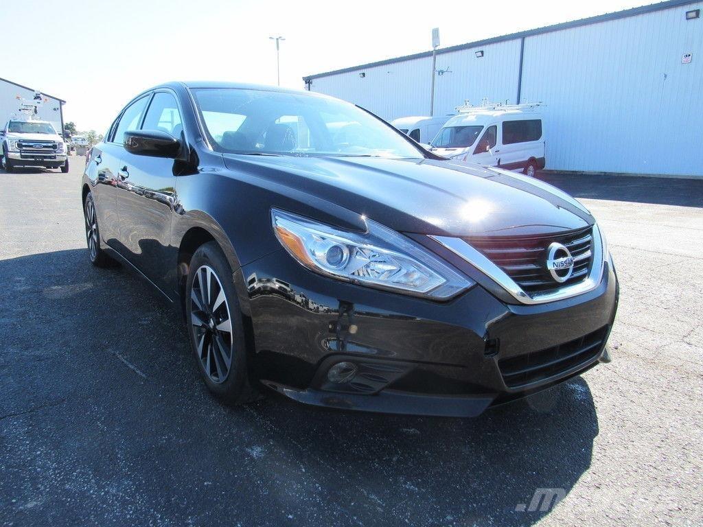 Nissan Altima 汽車
