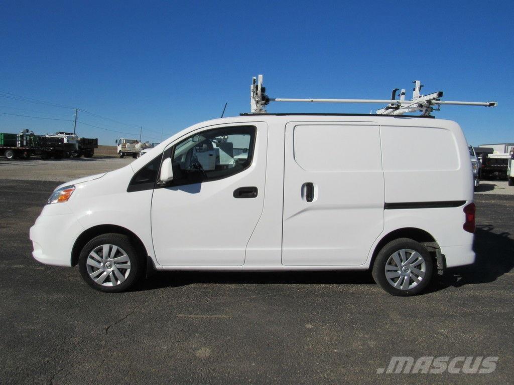 Nissan NV200 廂式貨物運輸車
