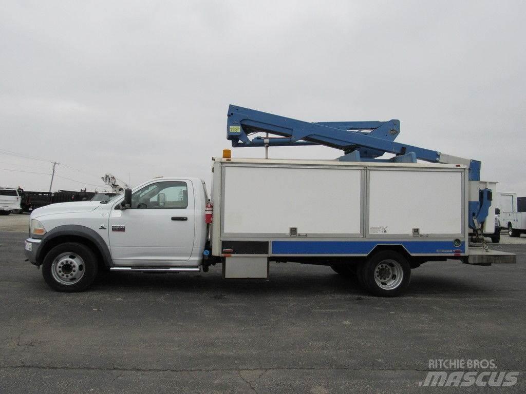 RAM 5500 卡車裝載高空作業車