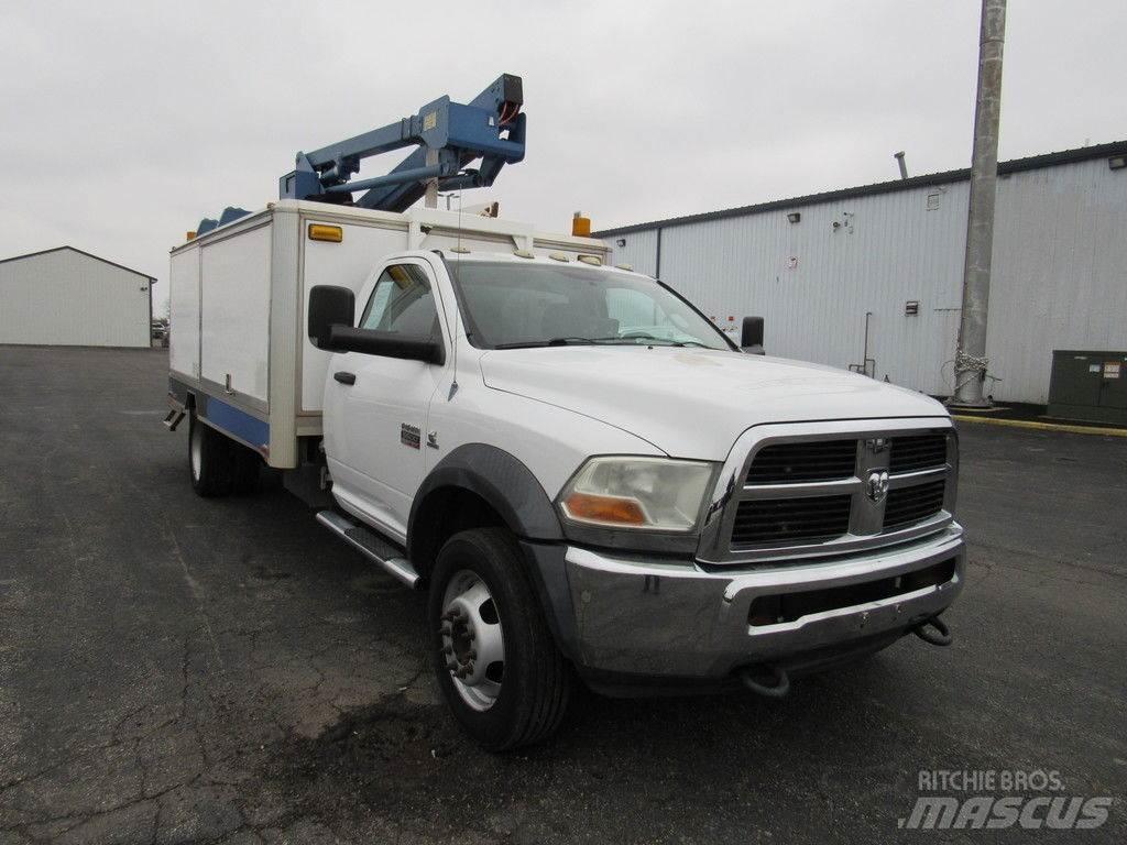RAM 5500 卡車裝載高空作業車