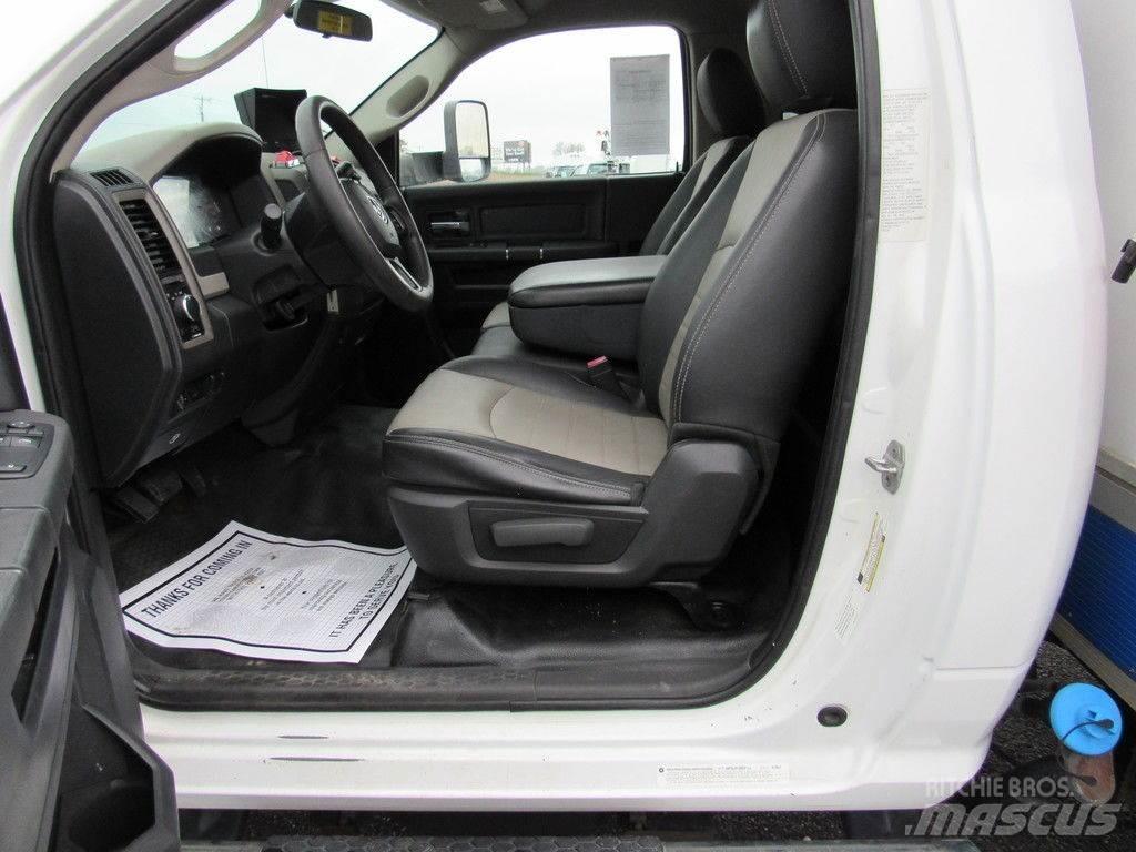 RAM 5500 卡車裝載高空作業車