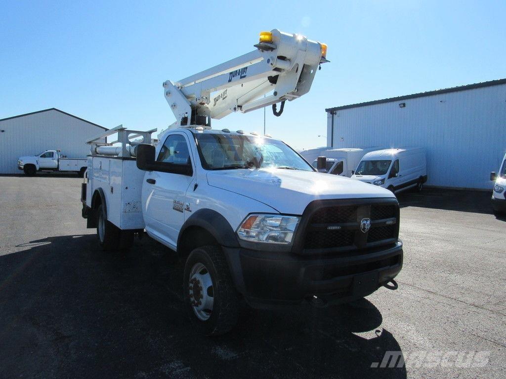 RAM 5500 卡車裝載高空作業車