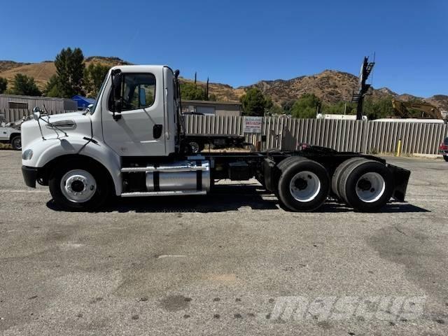 Freightliner M 112 商用底盤車