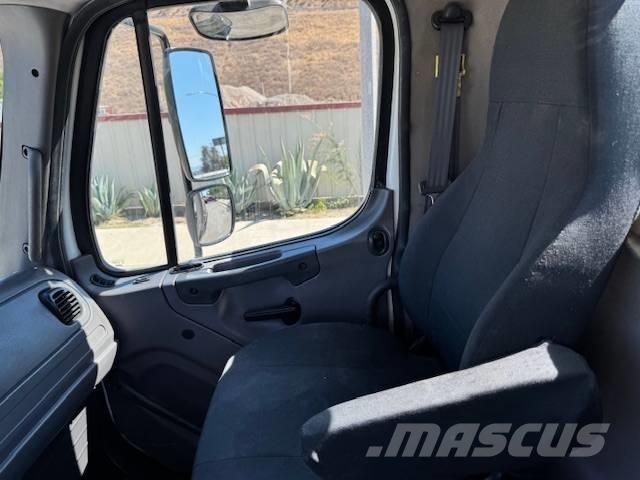 Freightliner M 112 商用底盤車