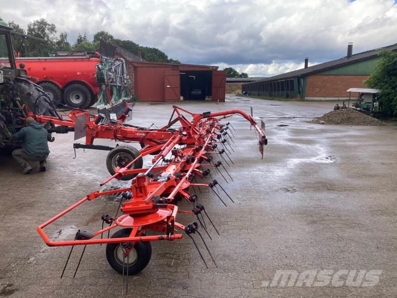Kuhn GF 8702 T 耙與翻草機