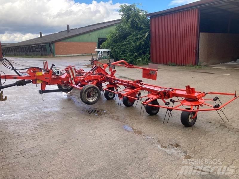 Kuhn GF8702T 耙與翻草機
