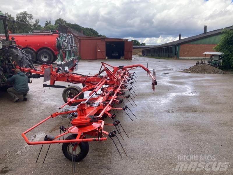Kuhn GF8702T 耙與翻草機