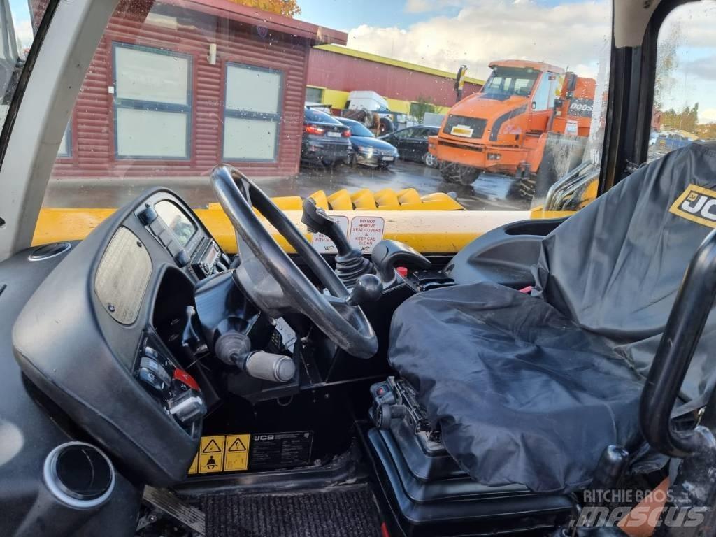 JCB 550-80 伸縮臂操作車