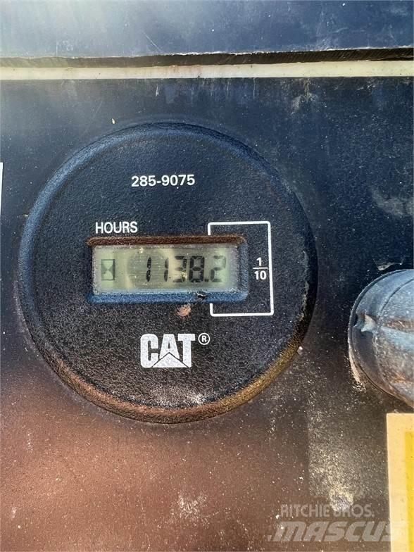 CAT PS-150B 膠輪滾壓機