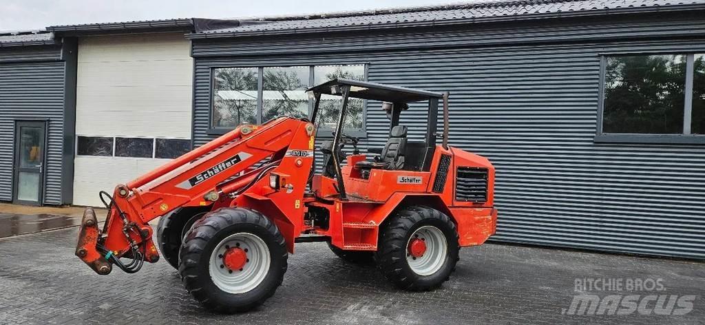 Schäffer 870 T 輪胎式裝載機