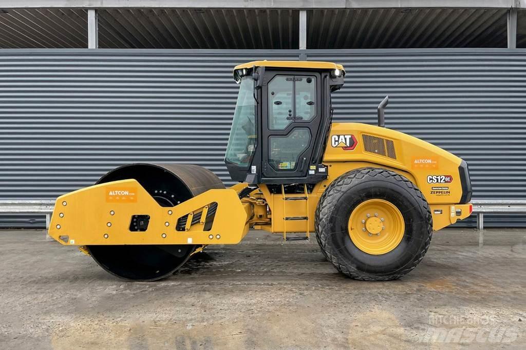 CAT CS-12 GC 單輪滾壓機