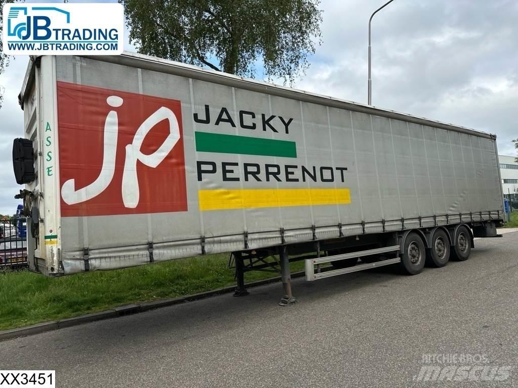 Fruehauf Tautliner 篷布半拖車