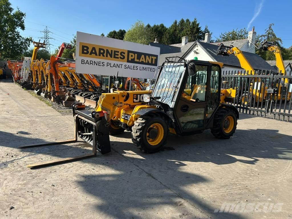 JCB 525-60 伸縮臂操作車