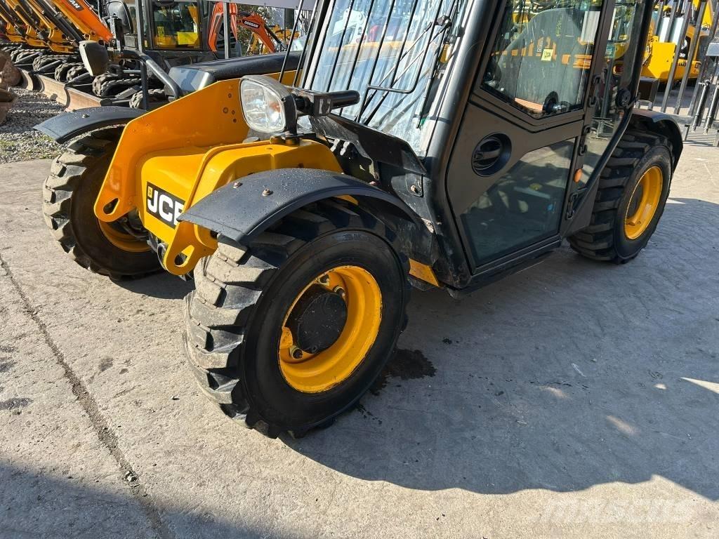 JCB 525-60 伸縮臂操作車