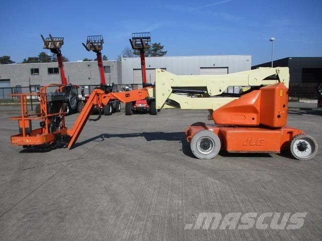 JLG E 400 AJPN (817) 緊湊型自走式伸縮臂式升降機