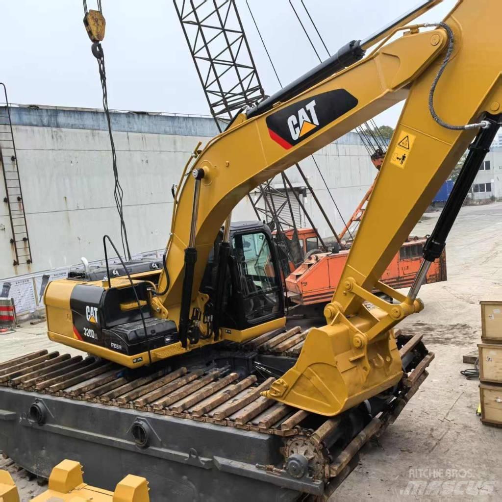 CAT 320 D 水陸兩用挖掘機