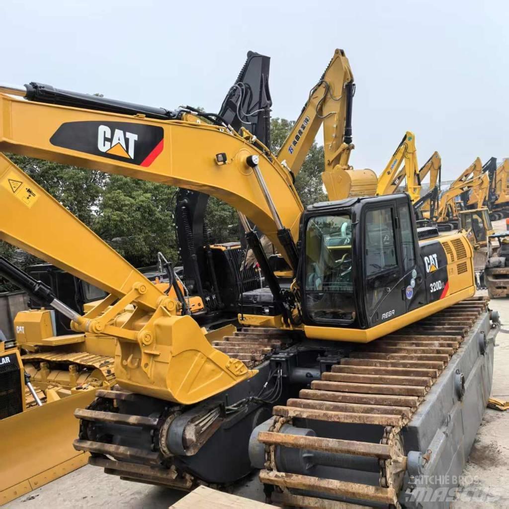 CAT 320 D 水陸兩用挖掘機