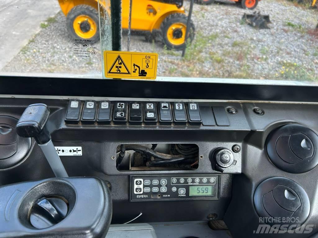 Takeuchi TB 230 小型挖土機/掘鑿機<7t(小型挖掘機)