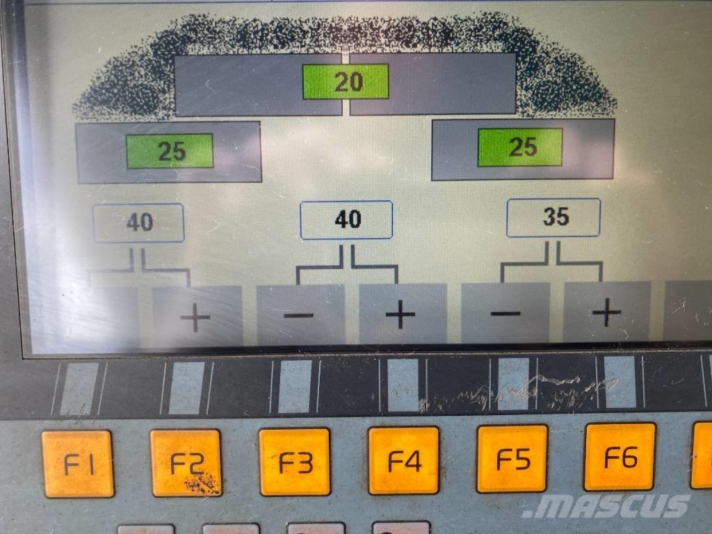 Volvo P7820C 瀝青攤舖機/鋪路機