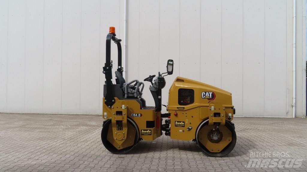 CAT CB4.0 雙輪滾壓機