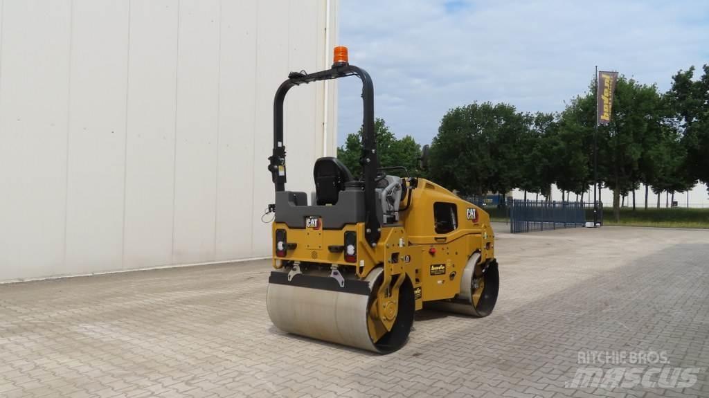CAT CB4.0 雙輪滾壓機