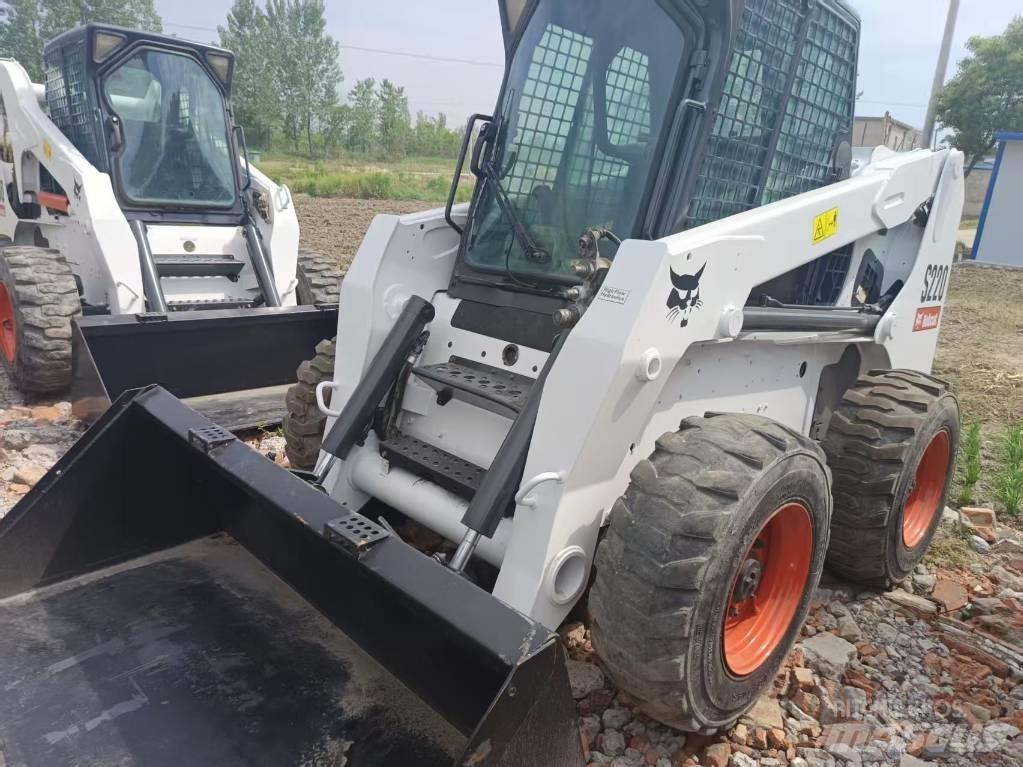 Bobcat S 220 滑移轉向裝載機