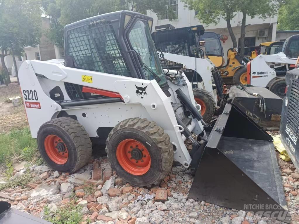 Bobcat S 220 滑移轉向裝載機