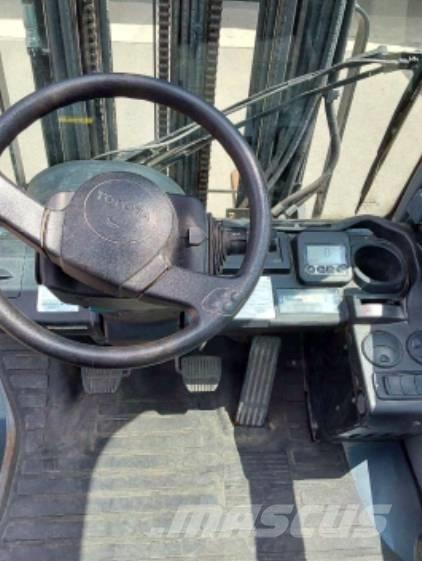 Toyota 02-8 FDF 25 柴油卡車