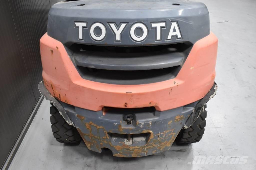 Toyota 40-8FD35N 柴油卡車