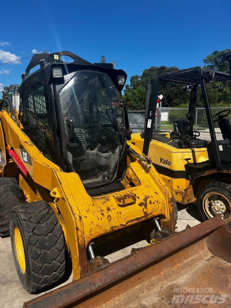 CAT 246C 滑移轉向裝載機