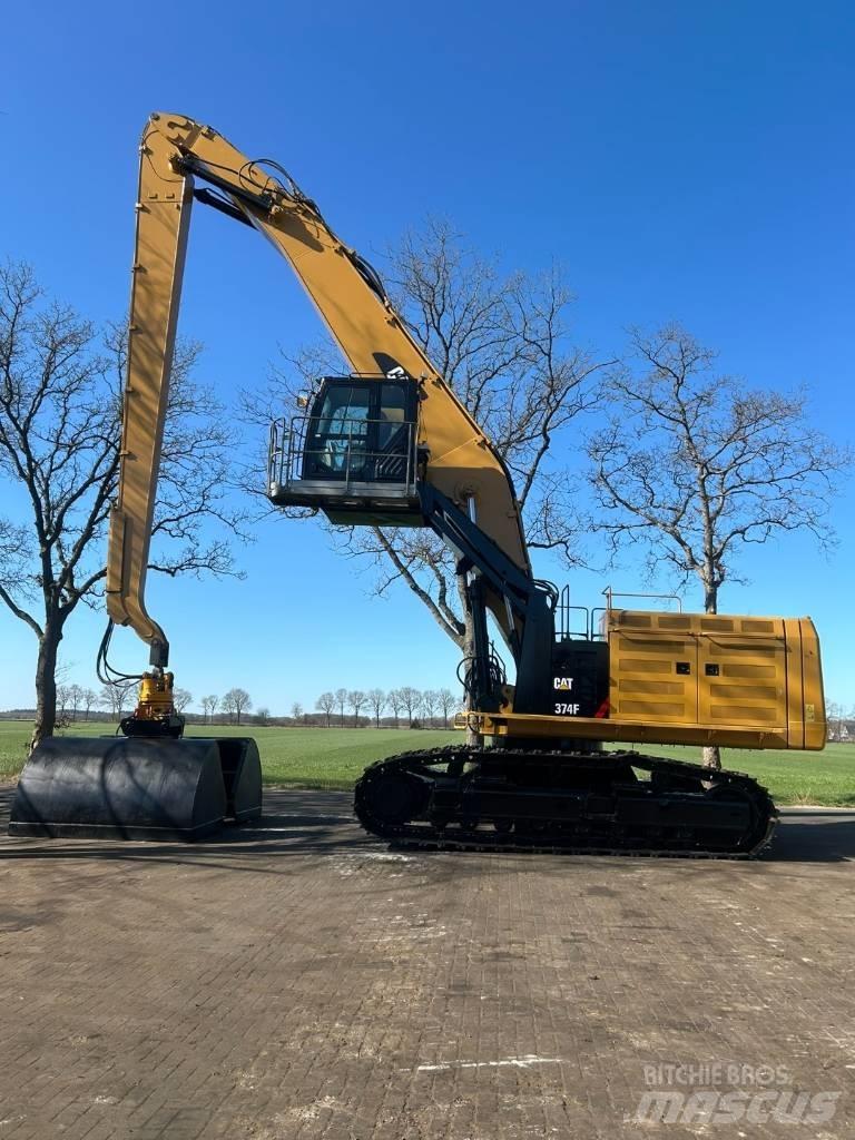 CAT 374 F 廢棄物/工業用操作車