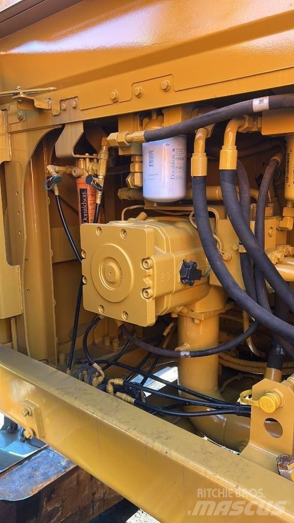 CAT 374 F 廢棄物/工業用操作車
