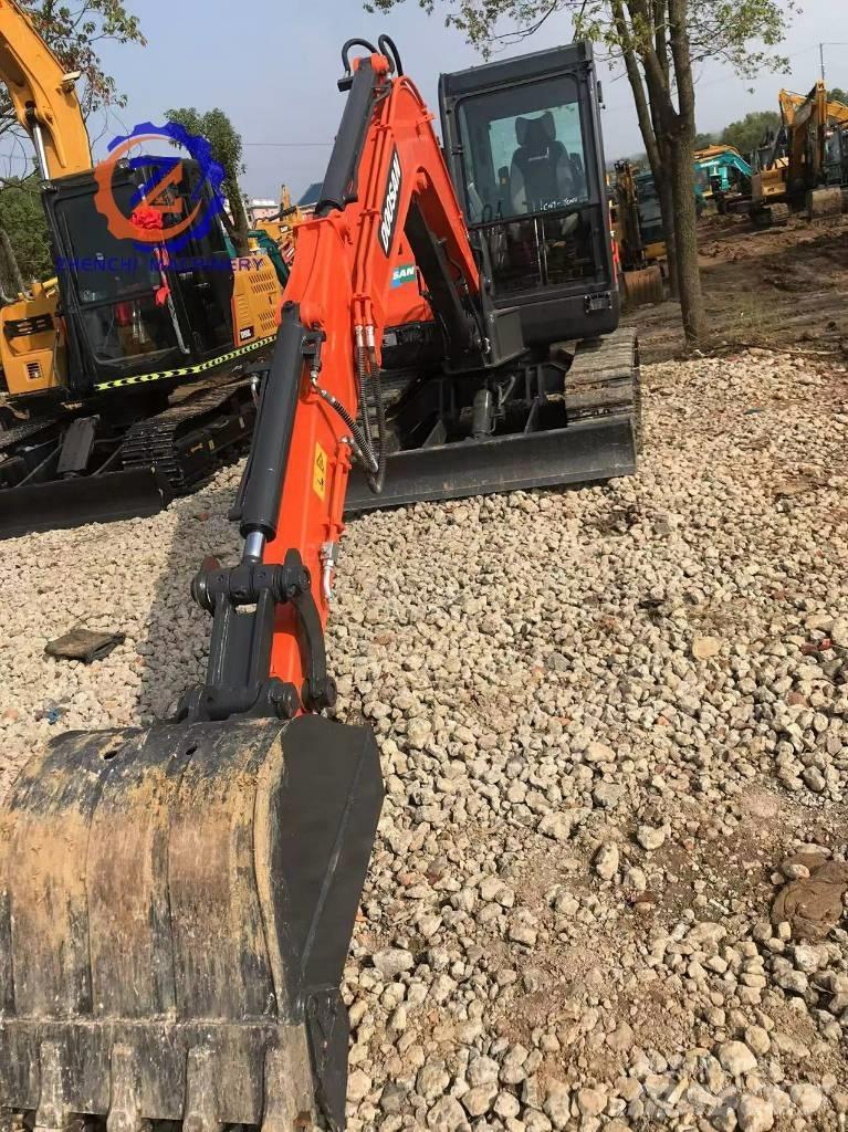 Doosan DX 60 小型挖土機/掘鑿機<7t(小型挖掘機)
