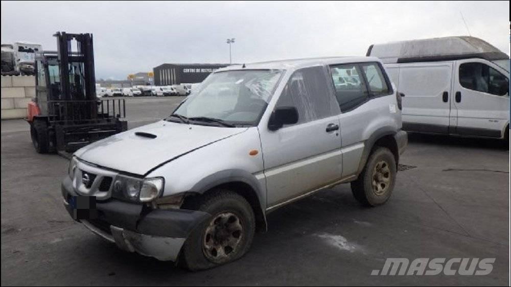 Nissan Terrano II 汽車